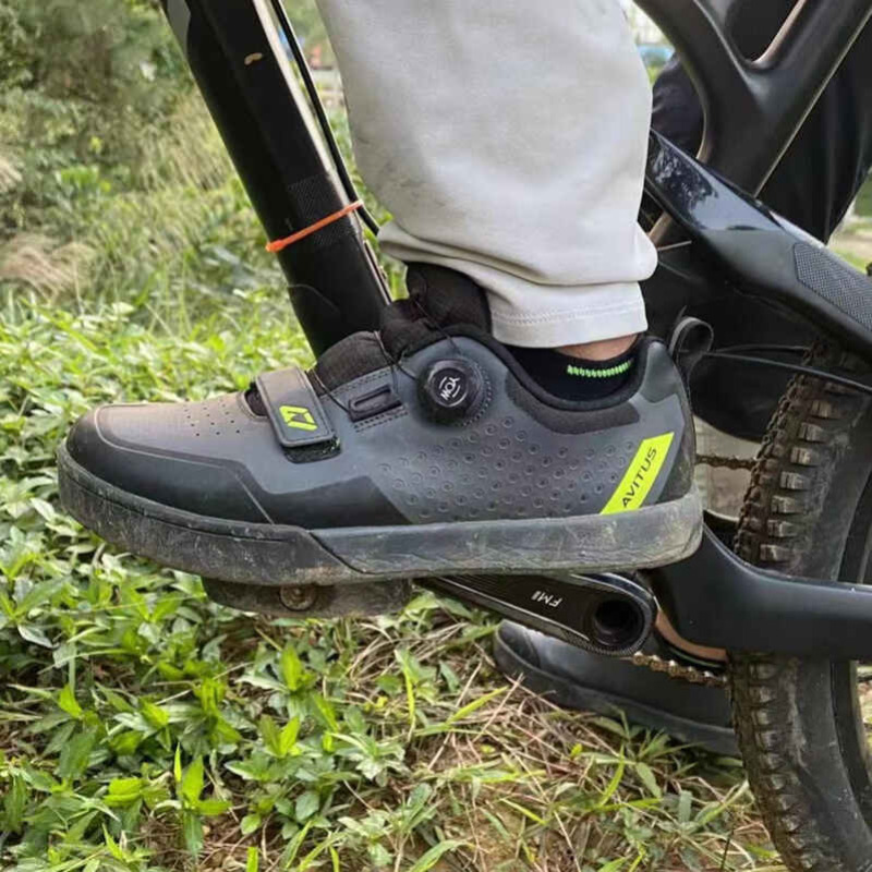أحذية AVITUS للدراجات الجبلية  - مراجعة Commuting On Mountain Bike وسعره